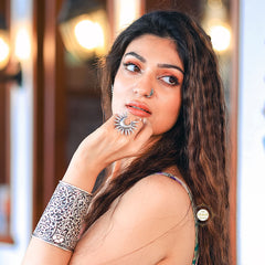 Nazakat Floral Chitai Hand Cuff (Piece)