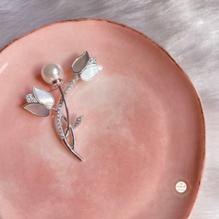 Sparkling Silver Dreamy Pearl Lotus Brooch