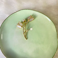 Sparkling Silver Dreamy Pearl Lotus Brooch