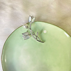 Sparkling Silver Dreamy Pearl Lotus Brooch