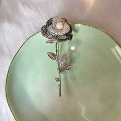 Sparkling Silver Classic Rose Brooch