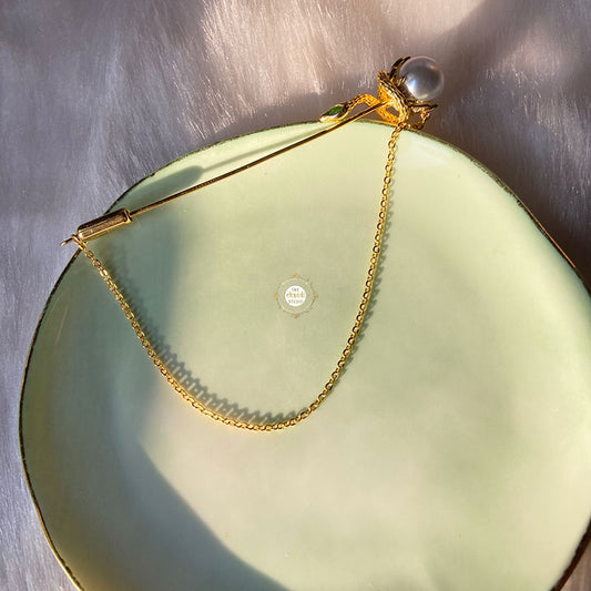 Sparkling Silver Pearl Serpent Emblem Brooch