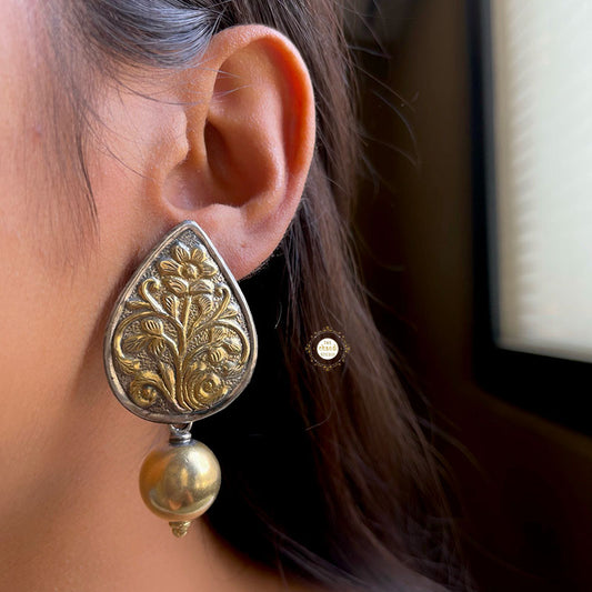 Carving Ball Earring