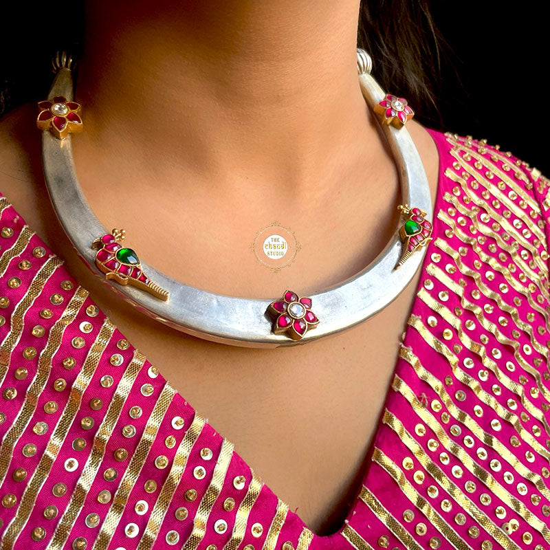 Buy Silver Kundan Hasli Necklace Online