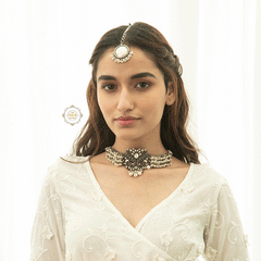 Ruhaniyat Full Moon Pearl Maang Tika