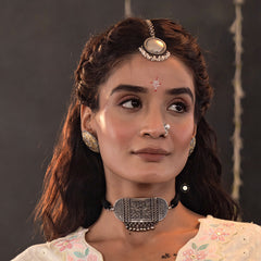 Ruhaniyat Full Moon Pearl Maang Tika