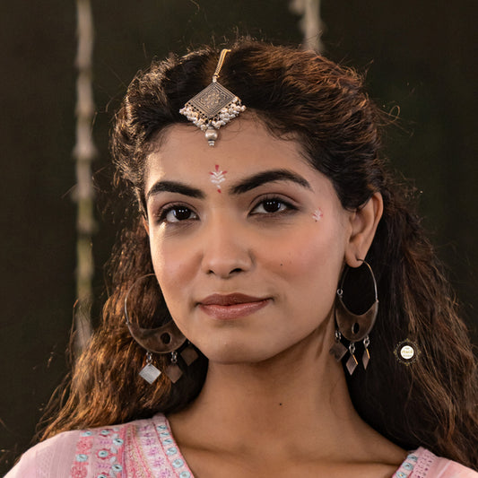 Nazaakat Emboss Maang Tika