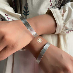 Hammered Bliss Bangle (Piece)
