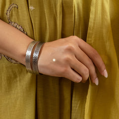 Hammered Bliss Bangle (Piece)