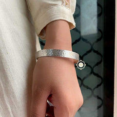 Hammered Bliss Bangle (Piece)