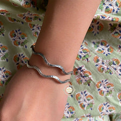 Curvy Delight Hammer Bangle (Piece)