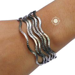 Curvy Delight Hammer Bangle (Piece)