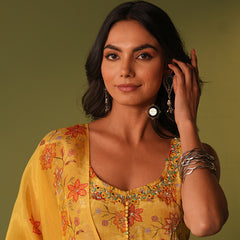 Curvy Delight Hammer Bangle (Piece)