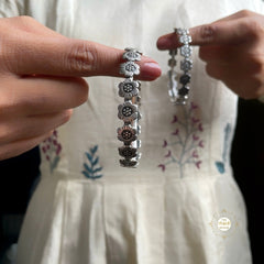 Dilkash Flower Bangle (Piece)