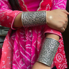 Nazakat Floral Chitai Hand Cuff (Piece)