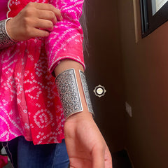 Nazakat Floral Chitai Hand Cuff (Piece)