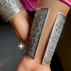Nazaakat Utsav Chitai Hand Cuff (Piece)