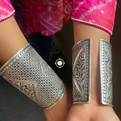 Nazaakat Sunflower Chitai Hand Cuff (Piece)