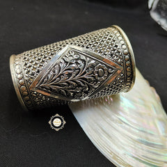 Nazaakat Sunflower Chitai Hand Cuff (Piece)