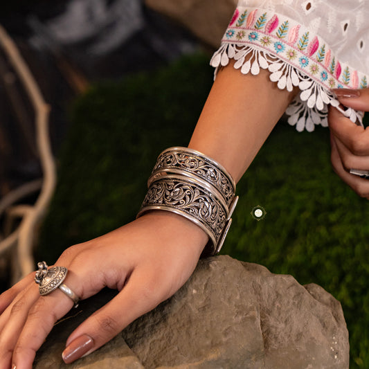 Floral Chitai Hand Cuff (Piece)