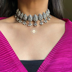 Noor Ghungroo Paan Choker