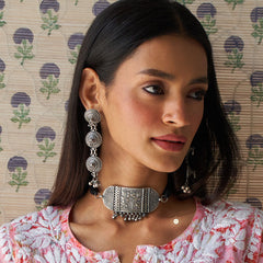 Floral Embossed Ghungroo Thread Choker