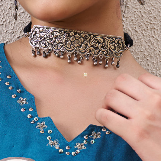 Nazaakat Chitai Flower Necklace