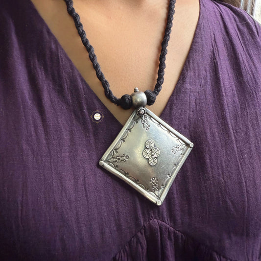 Spiral Black Threaded Tale Necklace