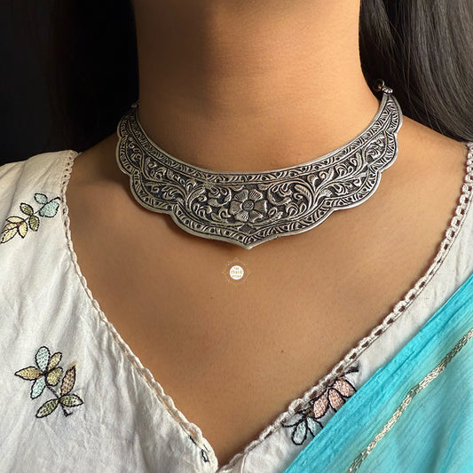 Gulab Shine Hasli Necklace