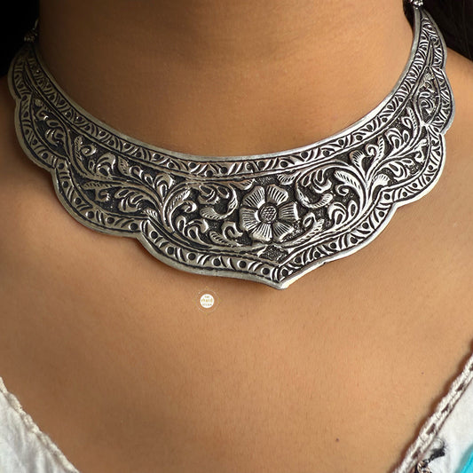 Gulab Shine Hasli Necklace