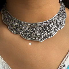 Gulab Shine Hasli Necklace