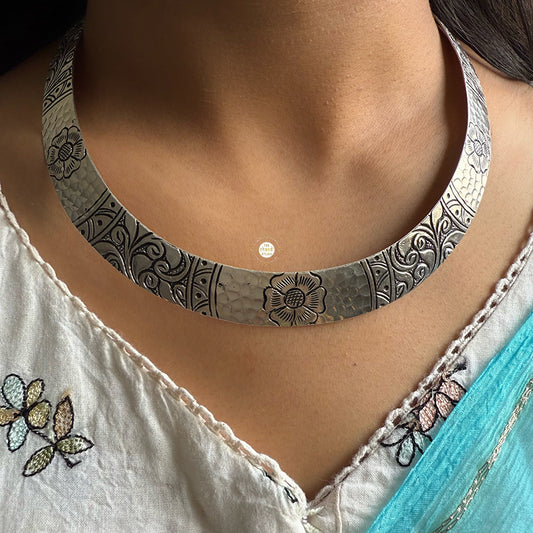Hammered Blossom Hasli Necklace