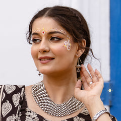 Noor Intricate Timeless Necklace