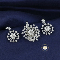Sparkling Silver Eternal Bloom Pendant Set