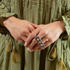 Soulful Sheesha, A Double Finger Ring