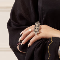 Soulful Sheesha, A Double Finger Ring
