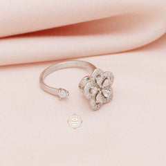 Sparkling Silver Classic Flower Ring
