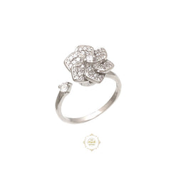 Sparkling Silver Classic Flower Ring