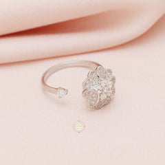 Sparkling Silver Classic Flower Ring