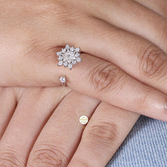 Sparkling Silver Classic Flower Ring