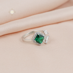 Sparkling Silver Exotic Stone Ring