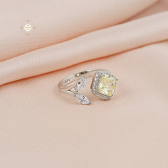 Sparkling Silver Exotic Stone Ring