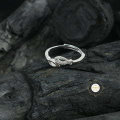 Sparkling Silver Leafy Ring