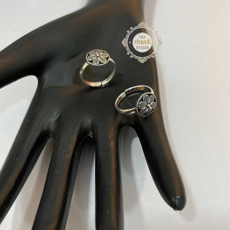 mini flower toe ring