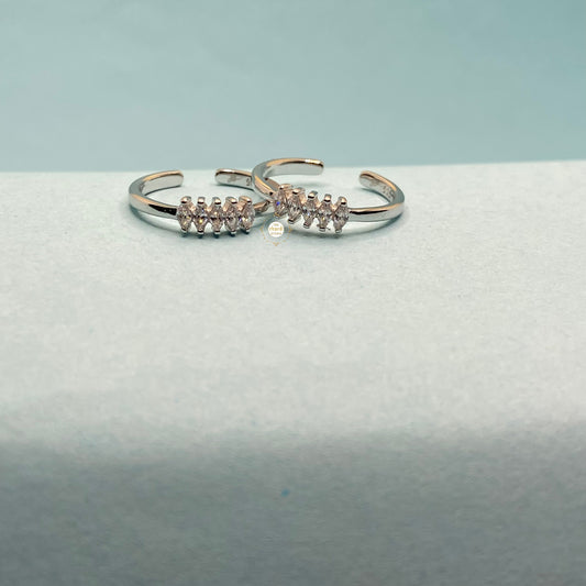 Sparkling Silver Glimmer Band Toe Ring