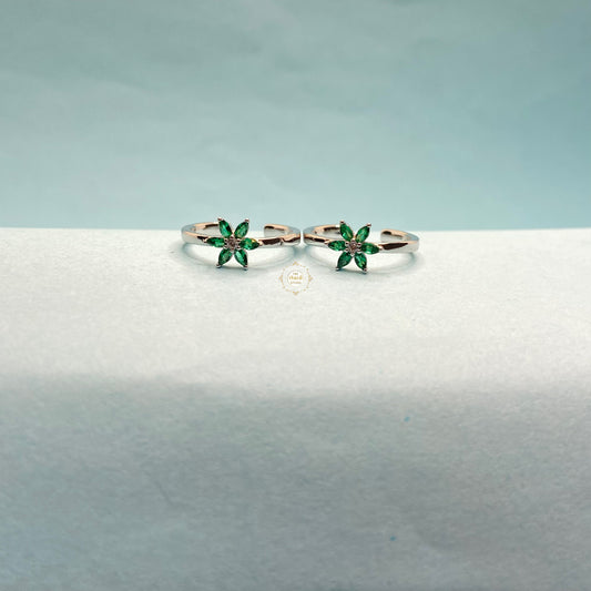 Sparkling Silver Flower Toe Ring