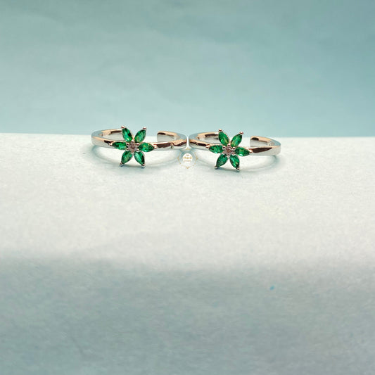 Sparkling Silver Flower Toe Ring