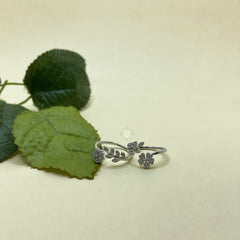 Sparkling Silver Twilight Toe Ring