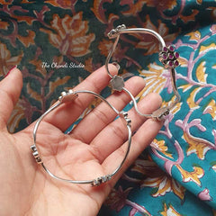 Curvy Delight Flower Bangle (Piece)