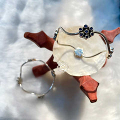 Curvy Delight Flower Bangle (Piece)